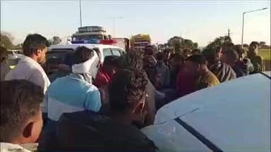 बैतूल: बैतूल-इंदौर मार्ग पर देवगांव के पास भीषण सड़क हादसा, डिवाइडर से टकराई कार, चार लोग गंभीर घायल