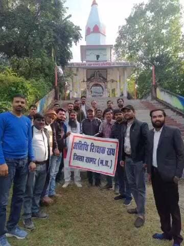 केसली: पहलवान बाबा मंदिर में अतिथि शिक्षको ने किया बैठक का आयोजन, आगमी कार्यक्रमों की बनाई रूपरेखा