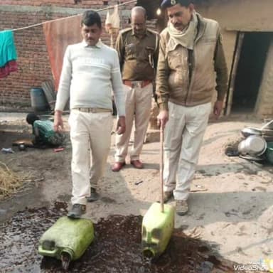 दावथ: मलियाबाग सेमरी और बभनौल में दावथ थानाध्यक्ष ने अवैध शराब के खिलाफ चलाया अभियान