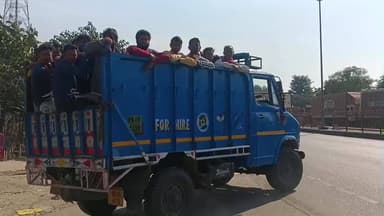 গাজোল: ২ তলার উপর থেকে পড়ে রাজমিস্ত্রি শ্রমিকের দেহ ময়নাতদন্তের পর বাড়িতে নিয়ে এসে শেষকৃত্যের কাজ করেন দুর্গাপুর এলাকায়