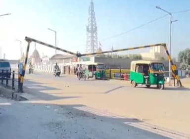 થાનગઢ: થાનગઢના વાસુકી ઓવરબ્રિજ par લોખંડની ભાંગી પડેલી એંગલ જોખમી