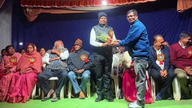 अर्जुनी मोरगाव: कुंभिटोला येथे आयोजित मराठी नाटकाच्या उद्घाटनाप्रसंगी जिल्हा परिषद अध्यक्ष लायकराम भेंडारकर यांनी दर्शविली उपस्थिती