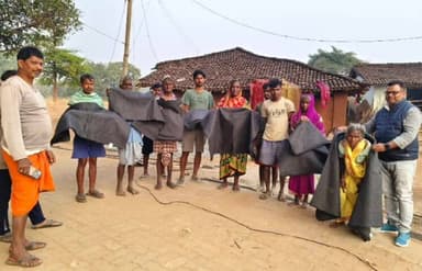 ठेठईटांगर: ठेठईटांगर के अलसंगा में जरूरतमंदों के बीच कंबल वितरण