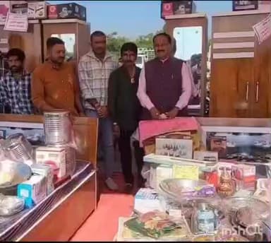 ચુડા: ચુડા ખાતે શિવાજીસેના પરિવાર દ્વારા સર્વજ્ઞાતિય સમુહલગ્નોત્સવમા આગેવાનો ની ઉપસ્થિતિમાં 11 દિકરીઓએ પ્રભુતામાં પગલાં પાડ્યા