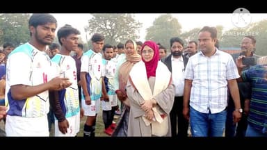 हुसैनगंज: हुसैनगंज प्रखंड मुख्यालय के खेल मैदान में चल रहे फुटबॉल टूर्नामेंट में राजद नेत्री हेना साहब पहुंची