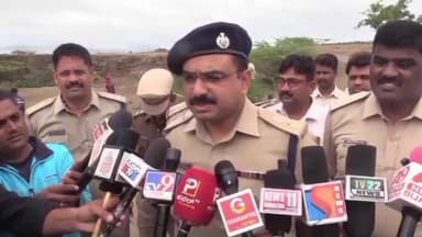 ತಿಕೋಟಾ: ಲೊಹಗಾಂವ ಬಳಿ ಇಸ್ಪೀಟು ಆಡುವಾಗ ಪೊಲೀಸರ ದಾಳಿ : ನಗರದಲ್ಲಿ ಎಸ್ ಪಿ ಲಕ್ಷ್ಮಣ ನಿಂಬರಗಿ