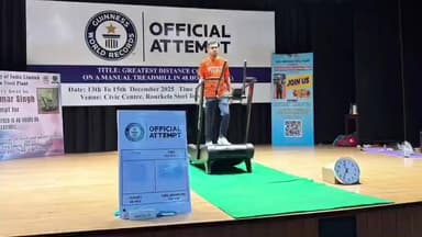 ରାଉରକେଲା ମ୍ୟୁନିସିପାଲଟି: ମାନୁଆଲ୍ ଟ୍ରେଡମିଲ୍ରେ ୪୮ ଘଣ୍ଟା ଧରି ନୂଆଁ ରେକର୍ଡ ଲକ୍ଷ୍ୟରେ ରାଉରକେଲାର ଯୁବ ଧାବକ, ସିଭିକସେଣ୍ଟର ଠାରେ ଜାରି ରହିଛି ପ୍ରୟାସ