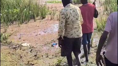 कटिहार: बुद्धू चौक में इंसानियत शर्मसार: प्लास्टिक के डिब्बे में मिला नवजात का शव, इलाके में सनसनी