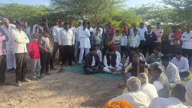 खाचरौद: विधायक चौहान ने ग्राम पंचायत रिंगनिया में पंचायत भवन का भूमिपूजन किया