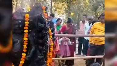 গঙ্গারামপুর: ছুঁটির দিনে কাল ভৈরব দর্শনে গঙ্গারামপুর বিধানসভার তপনের ঘাটুলে উপচে পড়ল ভক্তদের ভিড়