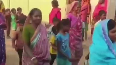 चंदनकियारी: सिमलकुडी गांव में ग्रामीण महिलाओं और पुलिस ने नशे के खिलाफ निकाली जागरूकता रैली