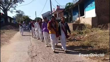 उमरेठ: कोसमी में ग्रामीणों की सेवा कर रही एनएसएस छात्राएं, आदर्श कन्या शाला की एनएसएस इकाई ने लगाया शिविर