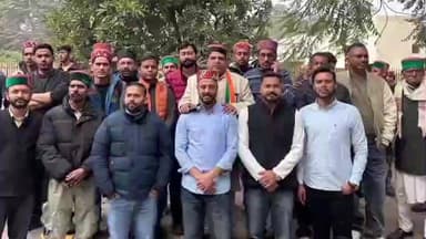 डेहर: दिल्ली के रामलीला मैदान में विरोध प्रदर्शन, जिला मंडी युवा कांग्रेस अध्यक्ष निखिल ठाकुर रहे शामिल