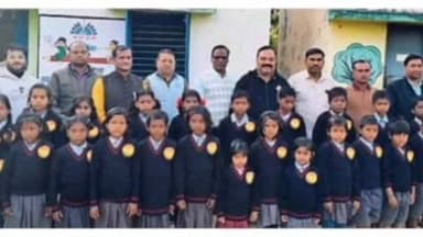 प्रेमनगर: प्रेमनगर में रविवार दोपहर 2 बजे नवापारा कला में स्कूली बच्चों को ठंड से बचाने के लिए गर्म कपड़ों का वितरण किया गया