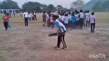 ଟିଟିଲାଗଡ: ଆନ୍ତ ସ୍କୁଲ କ୍ରିକେଟ୍ ଟୁର୍ନାମେଣ୍ଟରେ ବିଜୟୀ ହେବା ପରେ ଖେଳାଳିଙ୍କ ନାଚ ଓ ଲିଓ ଏଡ୍ ଭାଇଜର ମଦନ ପୃଷ୍ଟିଙ୍କ ପ୍ରତିକ୍ରିୟା