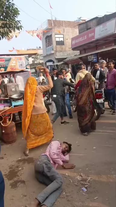 लिधौरा: धामना तिगैला में शराब के नशे में महिलाओं से गाली-गलौज करने पर युवक की चप्पल से पिटाई, वीडियो वायरल