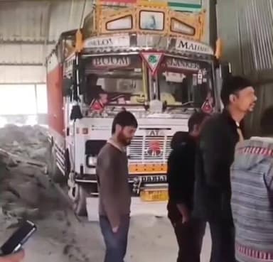 शिमला ग्रामीण: शिमला के ढली में कहासुनी के बाद बड़ा हादसा टला, चालक ने अपने ही साथियों पर ट्रक चढ़ाने की कोशिश की