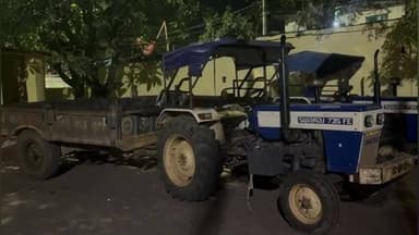 ଦେବଗଡ: ନୂଆଗାଁ ନିକଟରୁ ବେଆଇନ ପଥର କୋଇଲା ବୋଝେଇ ଗୋଟିଏ ହାଇୱା ଏବଂ ୨ ଟ୍ରାକ୍ଟର ଜବତ କଲା ପୋଲିସ