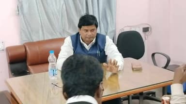 খড়গ্রাম: নগরে সাংগঠনিক শক্তি বাড়াতে দলীয় কর্মীদের সঙ্গে আলোচনা বিধায়কের