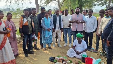 गोइलकेरा: ओटार पंचायत के जोमरो गांव में पीसीसी सड़क, गार्ड वाल व पक्की नाली निर्माण के लिए शिलान्यास हुआ