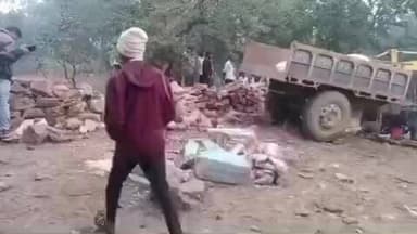 ओडगी: छत्तीसगढ़-मध्य प्रदेश सीमा पर बरगवां गांव में ट्रैक्टर पलटने से चालक की मौत, पुलिस ने शव पीएम के लिए भेजा