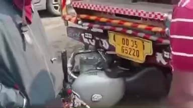 ପାଲଲହଡା: ଶିବରମପୁର ଠାରେ ଏନଟିପିସି ପାଉଁଶ ବୋଝେଇ ଗାଡ଼ି ଧକ୍କାରେ ଅଳ୍ପକେ ବର୍ତ୍ତିଲେ ବାଇକ ଆରୋହି