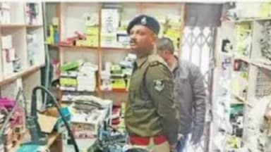 खजौली: श्याम मोबाइल नामक दुकान में हुई भीषण चोरी