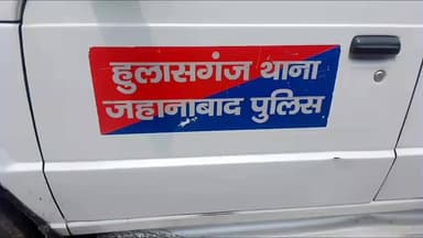 हुलासगंज: निर्माणी मठ गांव से पुलिस ने 16 लीटर देशी शराब बरामद की, तस्कर फरार