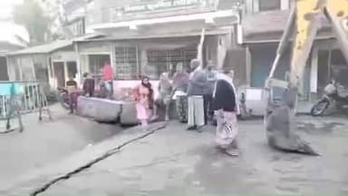 বারাসত ২: খড়িবাড়ি এলাকায় কালভার্ট ভেঙে বিপত্তি, যোগাযোগ বিচ্ছিন্ন বসিরহাট -কলকাতা সড়কপথ