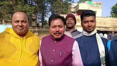 କୋରାପୁଟ ସହର: କୋରାପୁଟ ରାମ ମନ୍ଦିର ନିକଟ ରେ ଥିବା ମୁନା ଚା ଦୋକାନ ରେ ଚାୟ ପେ ଚର୍ଚ୍ଚା କାର୍ଯ୍ୟ ରେ ଯୋଗ ଦେଲେ କୋରାପୁଟ ବିଧାୟକ ରଘୁରାମ ମାଛ