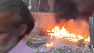 ஆத்தூர்: புதுப்பேட்டை பழைய இரும்பு கடையில் தீ விபத்து 50 ஆயிரம் மதிப்பிலான பொருட்கள் எரிந்து நாசம் போலீசார் விசாரணை