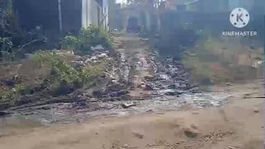 घंसौर: सड़क पर बह रहा है गंदा पानी