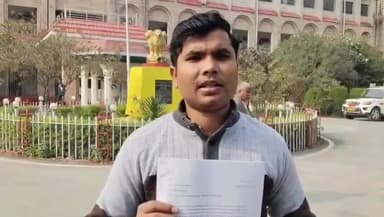 भभुआ: नुआंव बाजार में सुलभ शौचालय की मांग को लेकर हस्ताक्षर अभियान के बाद समाजसेवी अभिषेक ने डीएम को सौंपा ज्ञापन