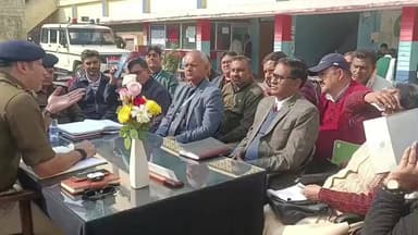 बाजपुर: यातायात सुरक्षा को लेकर कोतवाल का सख्त संदेश, नगर के सभी स्कूल प्रबंधकों के साथ कोतवाली परिसर में हुई बैठक