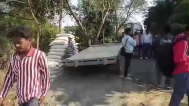 সাগরদিঘি: মুর্শিদাবাদের সাগরদিঘী ব্লকের মুনিগ্রাম অঞ্চলের ফরেস্ট এলাকায় ১২০০ মিটার ঢালাই রাস্তার শুভ উদ্বোধন করা হলো