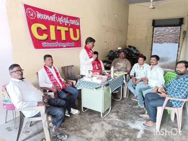 నగరంలో సిఐటియు ఆటో డ్రైవర్స్ సమావేశం ఆటో డ్రైవర్ల సమస్యలను తీర్చాలని ప్రభుత్వాన్ని డిమాండ్ చేశారు