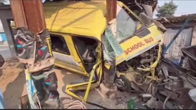 चंदनकियारी: शेख भिखारी चौक के पास स्कूली वैन ने बाइक को टक्कर मारी, घर में घुसी, एक व्यक्ति गंभीर