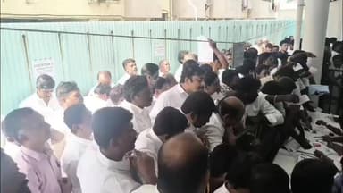 மயிலாப்பூர்: ராயப்பேட்டையில் உள்ள அதிமுக தலைமை கழகத்தில் ஆர் கே நகரில் அதிமுக சார்பில் போட்டியிட ஆர்.எஸ்.ராஜேஷ் விருப்பமான வழங்கினார்.