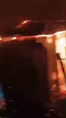 जोगापट्टी: नवका टोला दुलारपट्टी में आग लगने से तीन घर जलकर राख, लाखों का नुकसान, पशु भी झुलसे