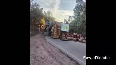 रेणुका: श्री रेणुकाजी–नाहन मार्ग पर गैस सिलेंडरों से भरे ट्रक और बस में हुई जोरदार टक्कर