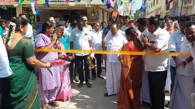 புதுக்கோட்டை: 8 லட்சம் மதிப்பீட்டில் சட்டமன்ற உறுப்பினர் வளர்ச்சி நிதியிலிருந்து கீழ 2ம் வீதியில் பேவர் பிளாக் சாலை திறந்து வைத்து அமைச்சர் ரகுபதி எம்எல்ஏ பங்கேற்பு