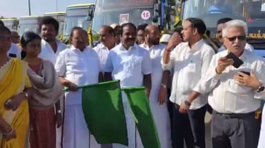 புதுக்கோட்டை: 7 புதிய வழித்தடங்களில் புதிய பேருந்து இயக்கத்தை துவக்கி வைத்த அமைச்சர்கள் ரகுபதி மையநாதன் புதிய பேருந்து நிலையத்தில் நடந்த நிகழ்வில்