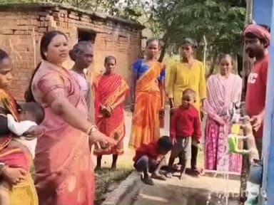 घाटशिला: सरायकेला: देवयानी मुर्मू की पहल पर ऊपर पावड़ा सबर बस्ती में सोलर जलमीनार की मरम्मत की गयी