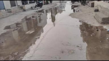 હળવદ: હળવદના નવા ઈશનપુર ગામે RCC રોડના કામમાં ગંભીર બેદરકારી : લોટ–પાણીમાં લાકડાં જેવી નબળી કામગીરી સામે મુખ્યમંત્રીને રજૂઆત