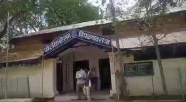 नांदुरा: न्यायालयातील प्रकरण मागे घेण्यासाठी पतीला मारहाण करून पत्नीचा विनयभंग! पिंपळगाव राजा पोलिसात गुन्हा दाखल