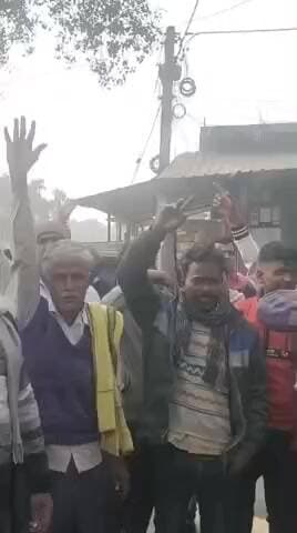 कुढ़नी: रामचंद्रा चौक पर दुकानदारों का विरोध, सुरक्षा की मांग को लेकर दुकानें रहीं बंद