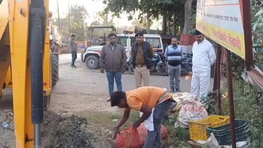 बथनाहा: बथनाहा थाना परिसर में 372.3 लीटर देशी शराब का हुआ विनष्टीकरण, मजिस्ट्रेट रहे मौजूद