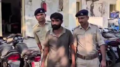 તારાપુર: ફતેપુરા ઓવરબ્રીજ પાસેથી બનાવટી પોલીસ અલ્ટો કાર સાથે ઝડપાયો
#