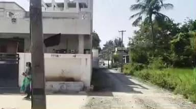 குமாரபாளையம்: கன்னிமார்காடு பகுதியில் தனிநபர் ஆக்கிரமித்துள்ள வழித்தடத்தை மீட்டுத்தரக்கோரி கிராம மக்கள் வீடுகளில் கருப்பு கொடி கட்டி போராடியதால் பரபரப்பு ஏற்பட்டது