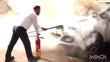 કતારગામ: અડાજણ વિસ્તારમાં ચાલતી કાર માં આગ લાગતા ફાયર વિભાગ દોડતુ થયું હતું.આગ પર પાણી નો મારો ચલાવી આગ ને કાબુ લીધી.